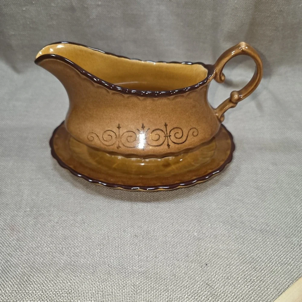 Metlox Poppytrail Vernonware Gravy Boat Built-In Underplate 7.75 x 4.5 In